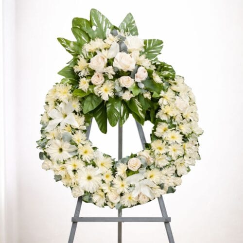 Corona fúnebre homenaje de paz, corona elegante con entrega en Guatemala.