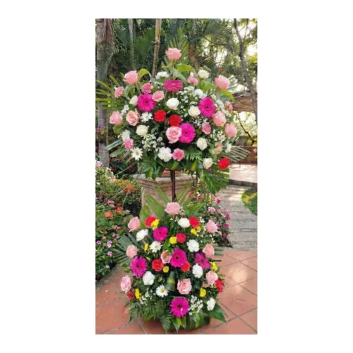 rreglo floral alto de dos niveles con flores frescas surtidas tupido, entrega Guatemala.