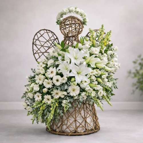 arreglo funerario en forma de ángel con lirios blancos y flores blancas