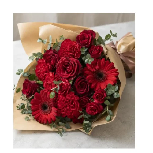 Ramo Floral Pasión Carmesí con rosas rojas, gerberas rojas, claveles y eucalipto para aniversario o regalo romántico en Guatemala.